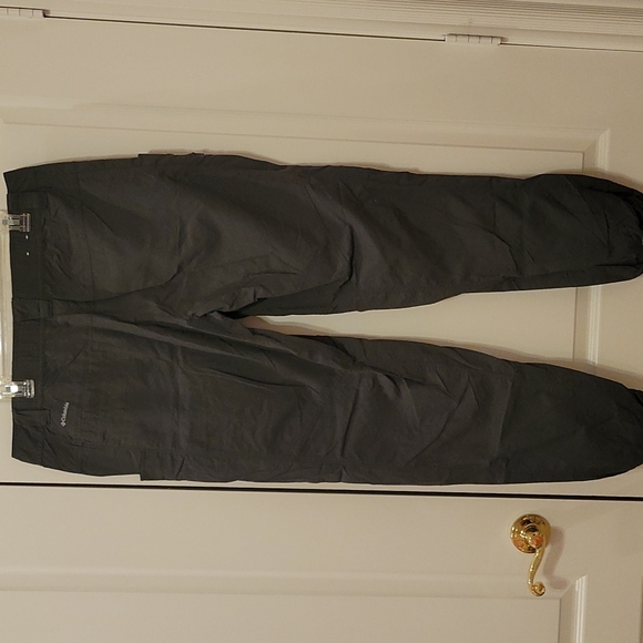 Like New Columbia Insect Blocker Green-Tint Gray Cargo Insect Blocker Pants - Picture 8 of 11